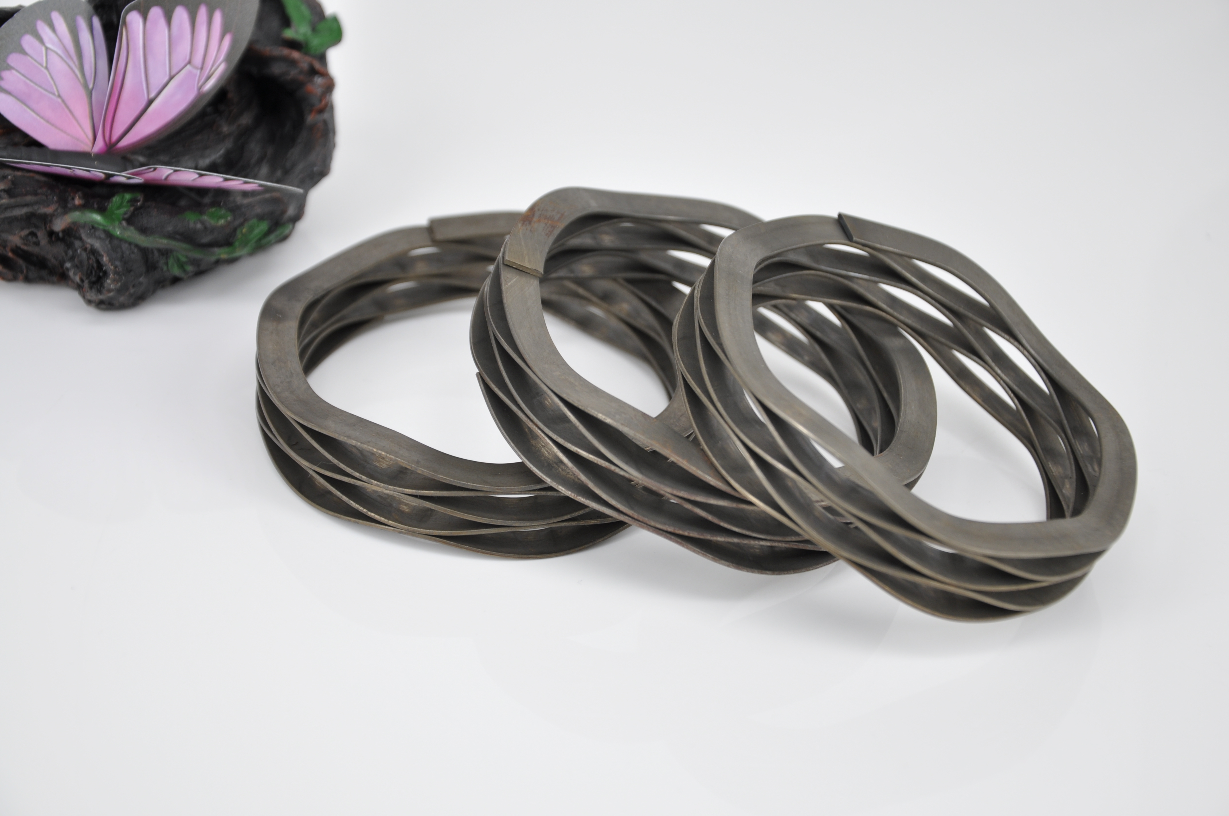 Latest company case about Precision Waved Springs for Hydraulic Seals: Stable Preload Solutions from SUNZO